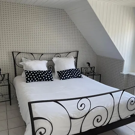 Blanche, T2 Proche De Morgat